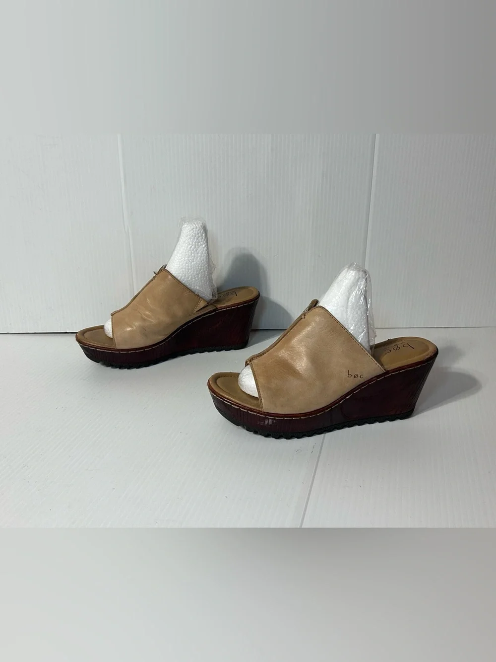 b.o.c. Leather Wedge Slide Sandals women size 8 M